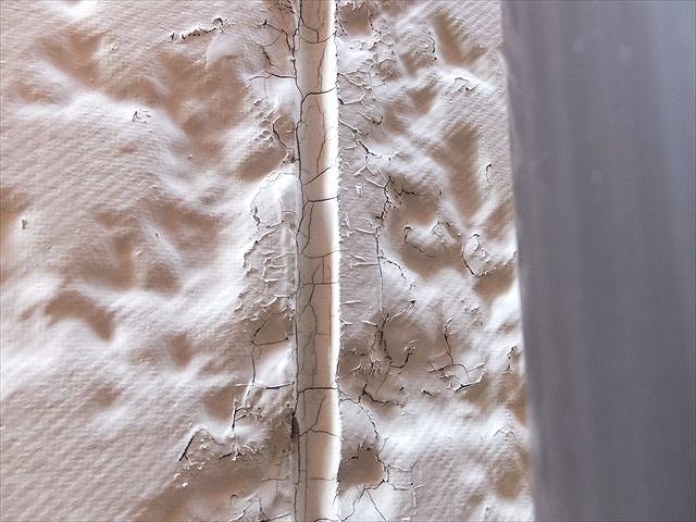 目地シーリングのひび割れ